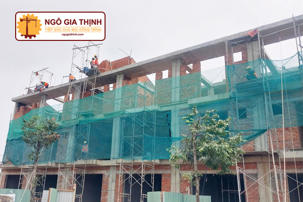 Xây dựng nhà liền kề là gì? Có dễ bị nứt tường nhà bên cạnh không?